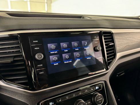 Used 2023 Volkswagen Atlas SE image 19