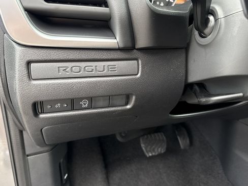 Used 2025 Nissan Rogue S FWD image 16
