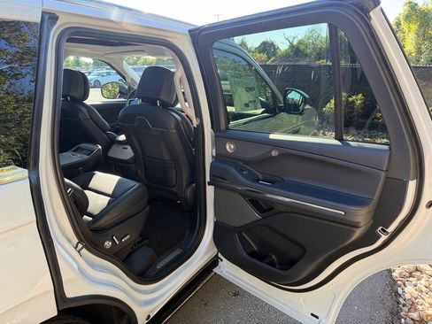 New 2025 Lincoln Navigator Reserve image 14