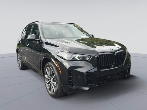 Used 2024 BMW X5 xDrive40i w/ M Sport Package AWD/4WD image 3