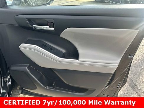 Used 2022 Toyota Highlander XLE image 8