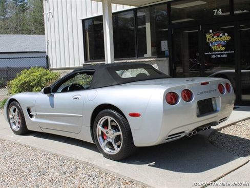 Used 2002 Chevrolet Corvette Coupe w/ Preferred Equipment Group2 RWD image 7