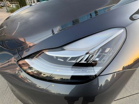 Used 2024 Tesla Model Y Long Range AWD/4WD image 25