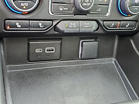 Used 2023 Chevrolet Tahoe Z71 w/ Luxury Package image 27