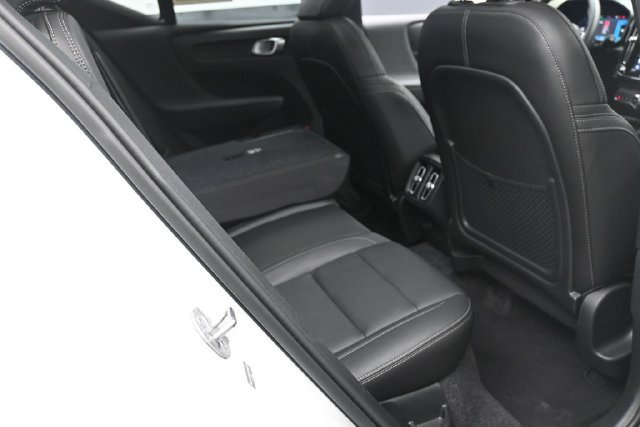 Used 2025 Volvo XC40 B5 Ultra AWD/4WD image 26