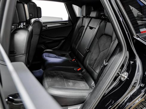 Used 2021 Porsche Macan image 36