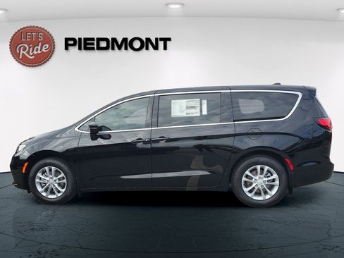 New 2026 Chrysler Pacifica Select FWD image 9