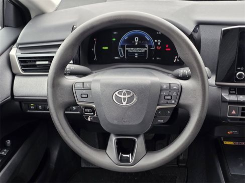 Used 2025 Toyota Camry LE image 23