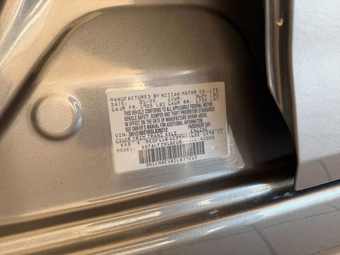Used 2025 Nissan Versa SV FWD image 27