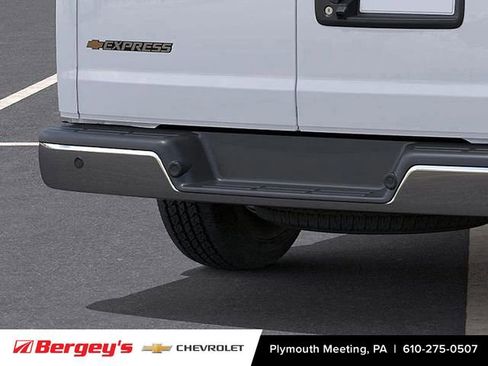 New 2025 Chevrolet Express 3500 Work Van w/ Driver Convenience Package image 18