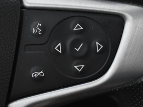 Used 2024 GMC Terrain SLE image 28