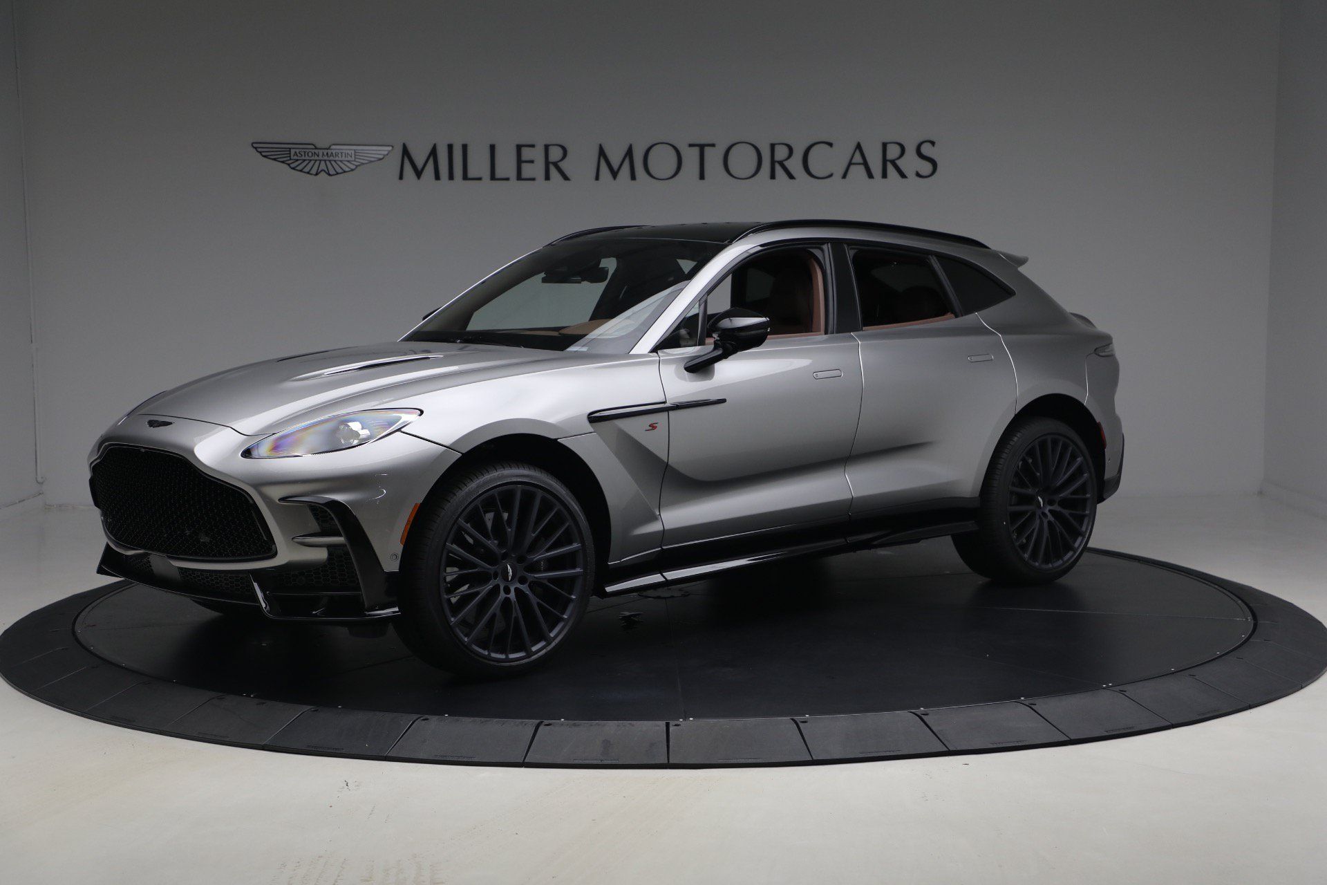 Used 2026 Aston Martin DBX 707 AWD/4WD image 2
