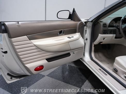Used 2005 Ford Thunderbird 50th Anniversary RWD image 29