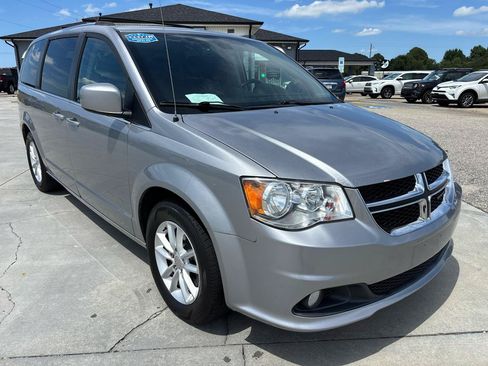 Used 2018 Dodge Grand Caravan SXT FWD image 2
