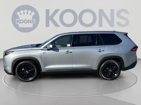 Used 2024 Toyota Grand Highlander AWD image 2