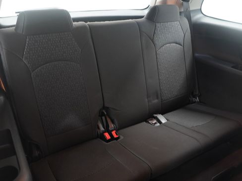 Used 2016 GMC Acadia SLE image 16