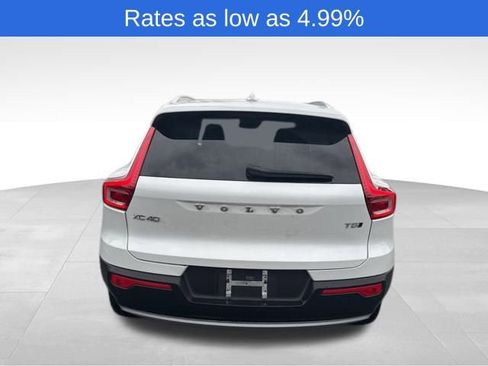 Certified 2022 Volvo XC40 T5 Momentum image 10