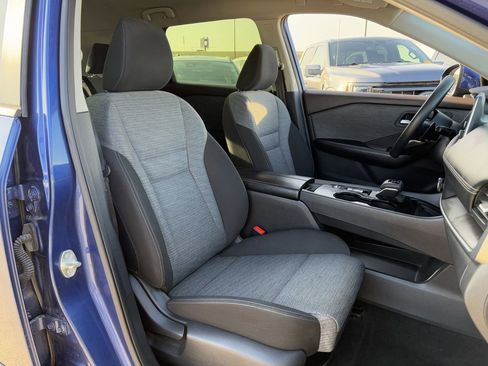 Used 2023 Nissan Rogue SV image 30