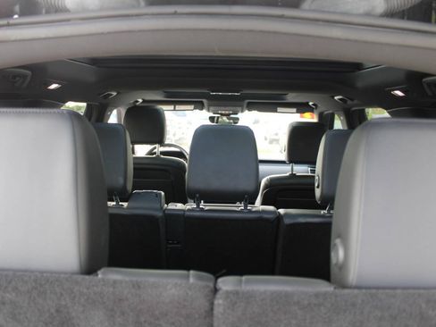 Used 2019 Land Rover Discovery SE AWD/4WD image 15