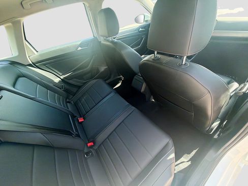 Certified 2023 Volkswagen Jetta SE FWD image 28