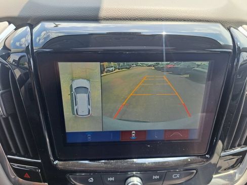 Used 2019 Chevrolet Traverse Premier w/ Driver Confidence II Package FWD image 16