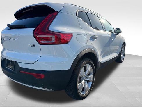 Used 2020 Volvo XC40 T5 Momentum image 5