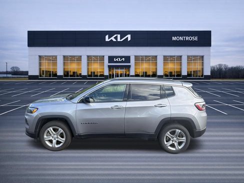 Used 2024 Jeep Compass Latitude AWD/4WD image 9