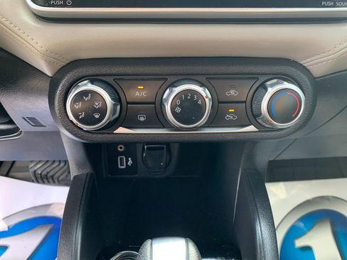 Used 2020 Nissan Versa SV FWD image 23