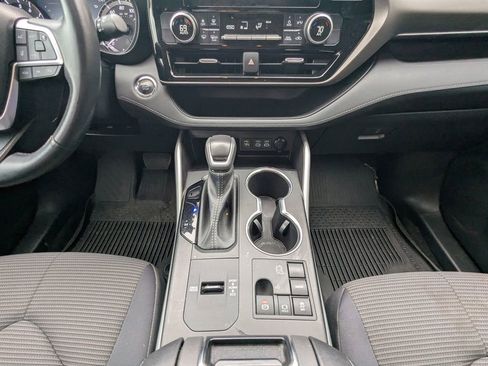 Used 2023 Toyota Highlander LE image 19