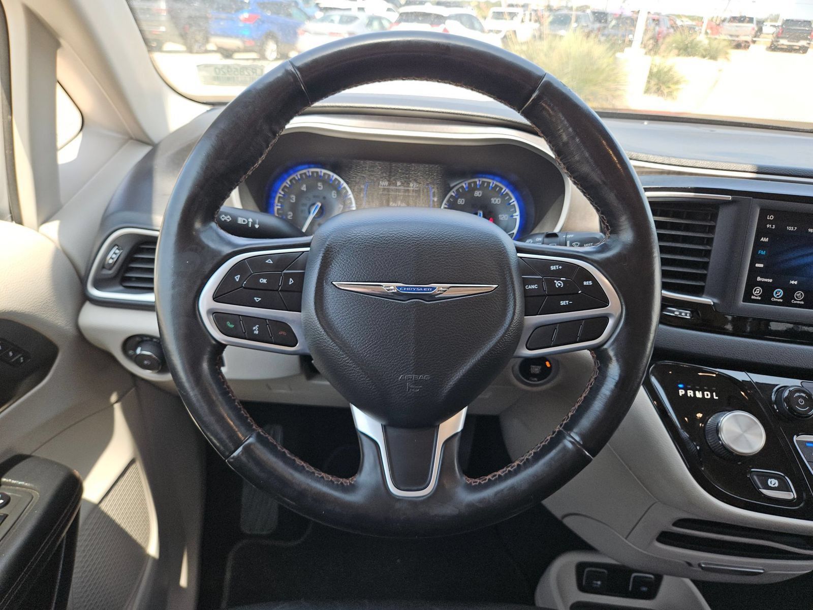 Used 2020 Chrysler Pacifica Touring-L FWD image 20