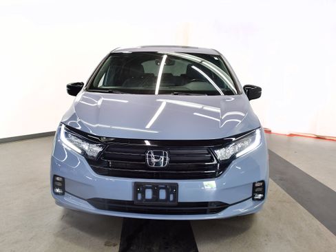 Used 2024 Honda Odyssey Sport image 3