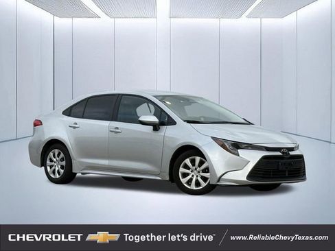 Used 2025 Toyota Corolla LE FWD image 1