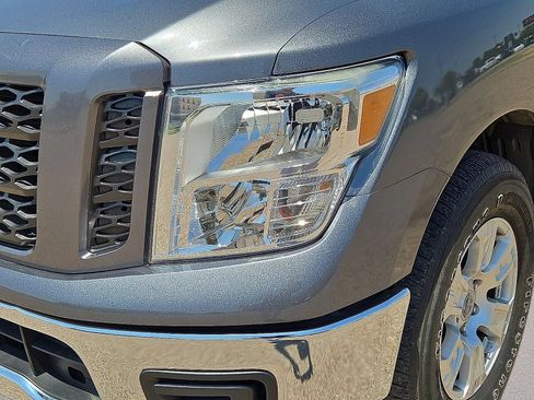 Used 2019 Nissan Titan SV RWD image 9
