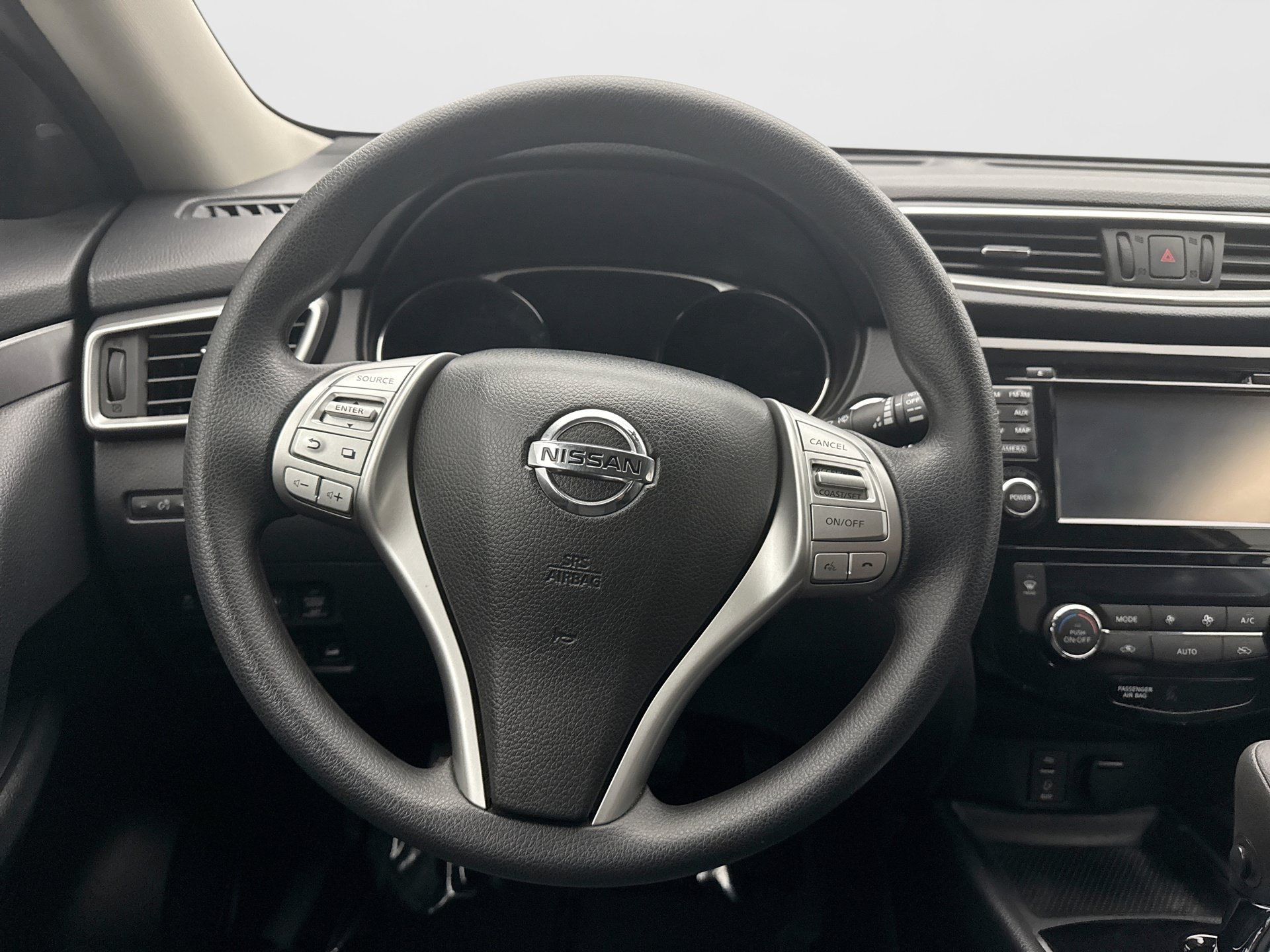 Used 2016 Nissan Rogue SV w/ SV Premium Package AWD/4WD image 12