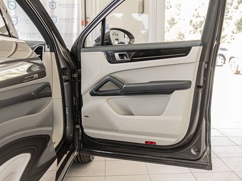 Used 2021 Porsche Cayenne E-Hybrid image 43