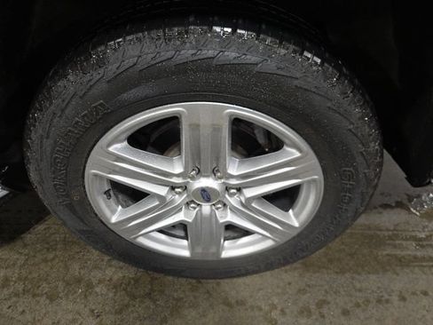 Used 2020 Ford Expedition XLT w/ Equipment Group 202A AWD/4WD image 11