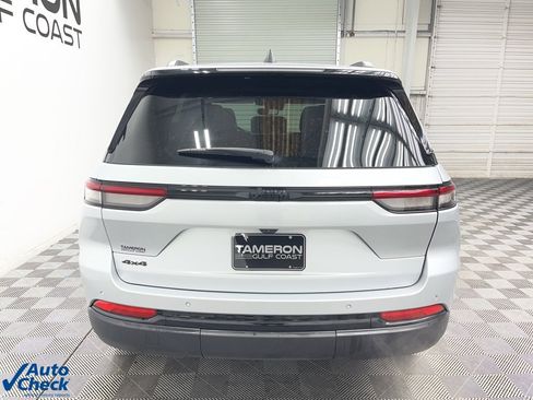 Used 2024 Jeep Grand Cherokee Altitude image 10