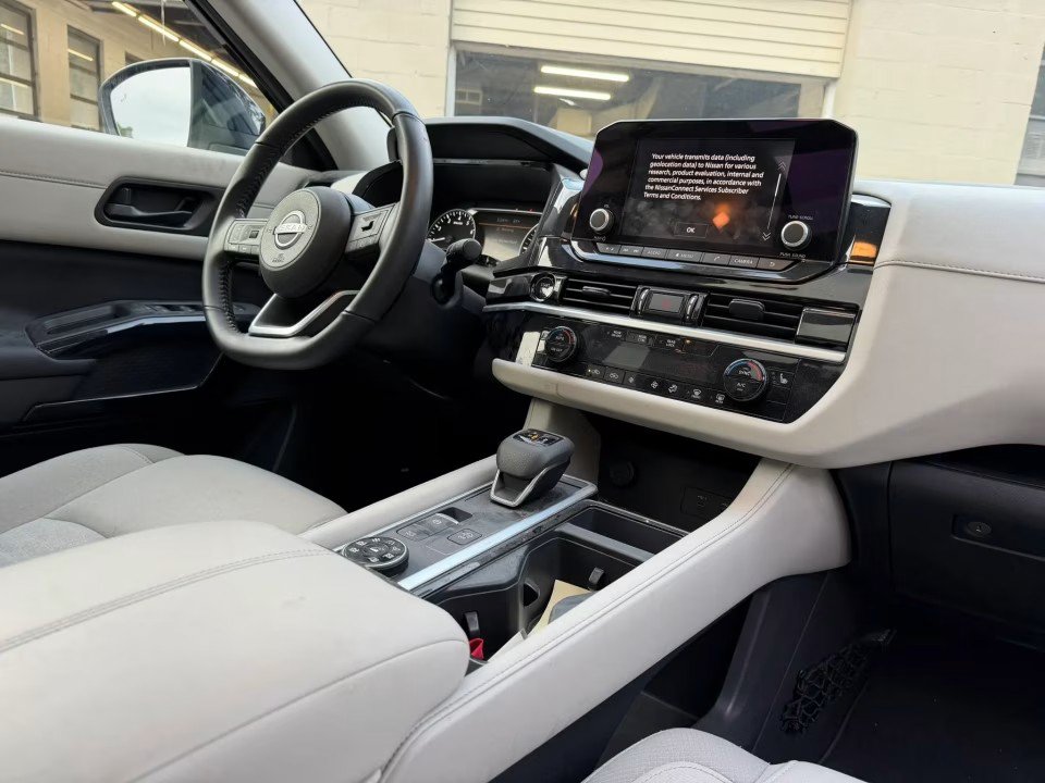 Used 2025 Nissan Pathfinder SV w/ SV Premium Package AWD/4WD image 19