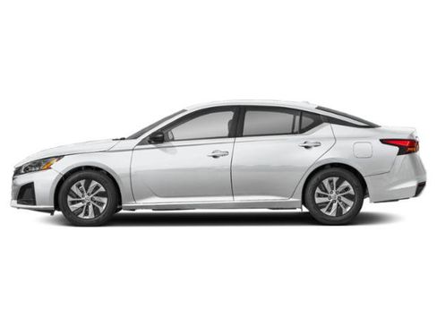 Used 2025 Nissan Altima 2.5 S image 3