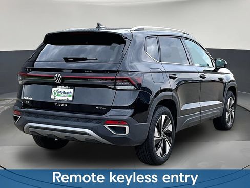 Used 2025 Volkswagen Taos SE AWD/4WD image 8
