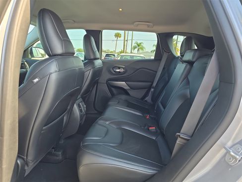 Used 2021 Jeep Cherokee Latitude Plus image 13