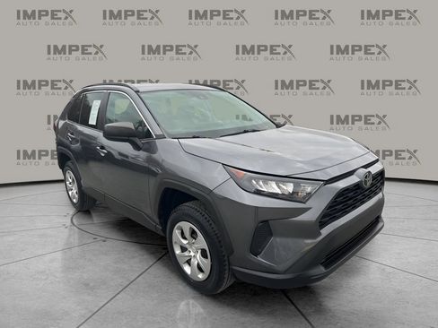 Used 2021 Toyota RAV4 LE image 7