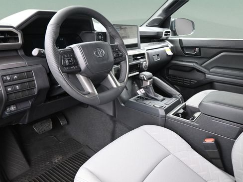 Used 2025 Toyota Tacoma SR5 RWD image 29