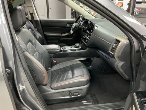 Used 2022 Nissan Pathfinder Platinum w/ Cargo Package image 28