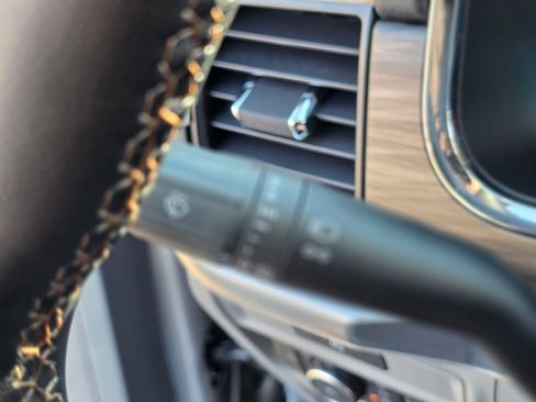 Used 2025 Ford F150 Lariat w/ Equipment Group 501A Mid image 34