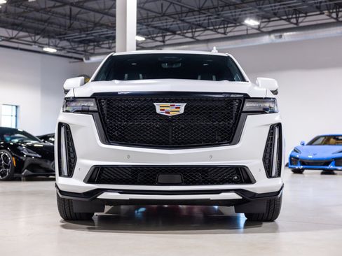 Used 2024 Cadillac Escalade V AWD/4WD image 2