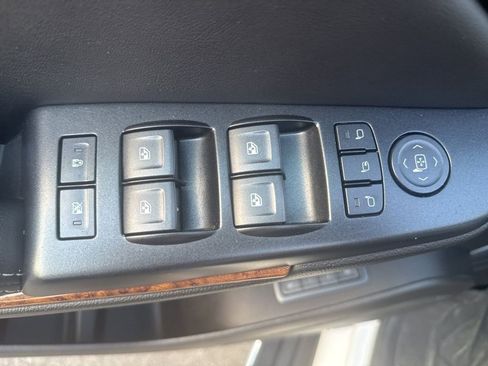 Used 2019 Chevrolet Suburban Premier image 30