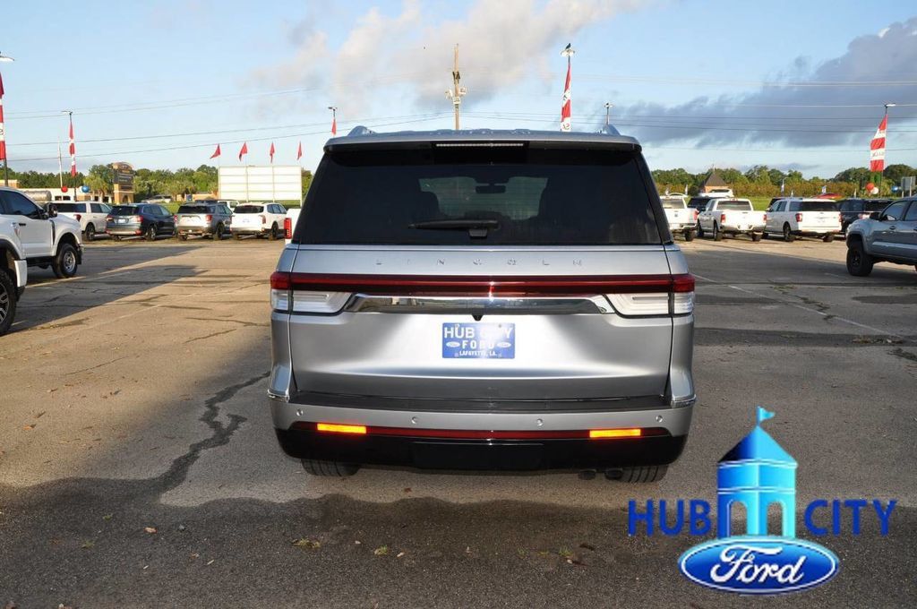 Used 2023 Lincoln Navigator Reserve RWD image 4