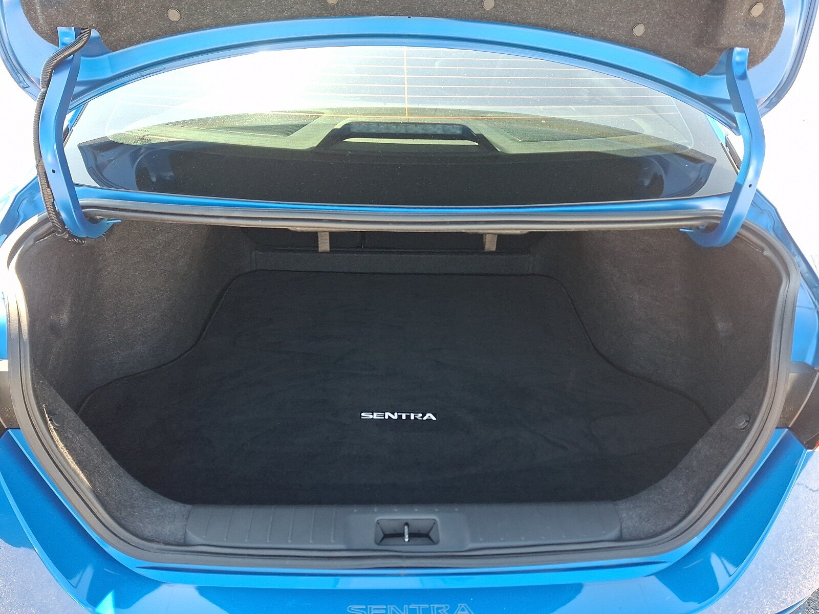 Used 2022 Nissan Sentra SR w/ SR Premium Package FWD image 30