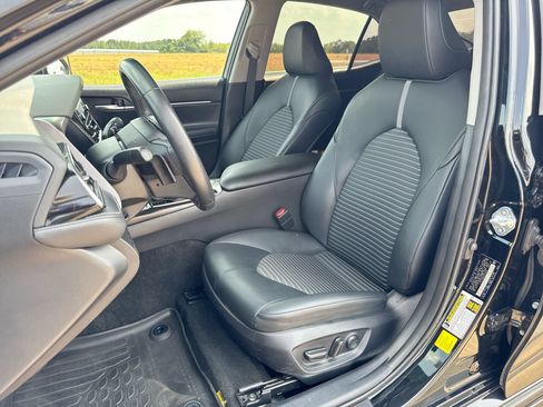 Used 2023 Toyota Camry SE w/ Convenience Package FWD image 11